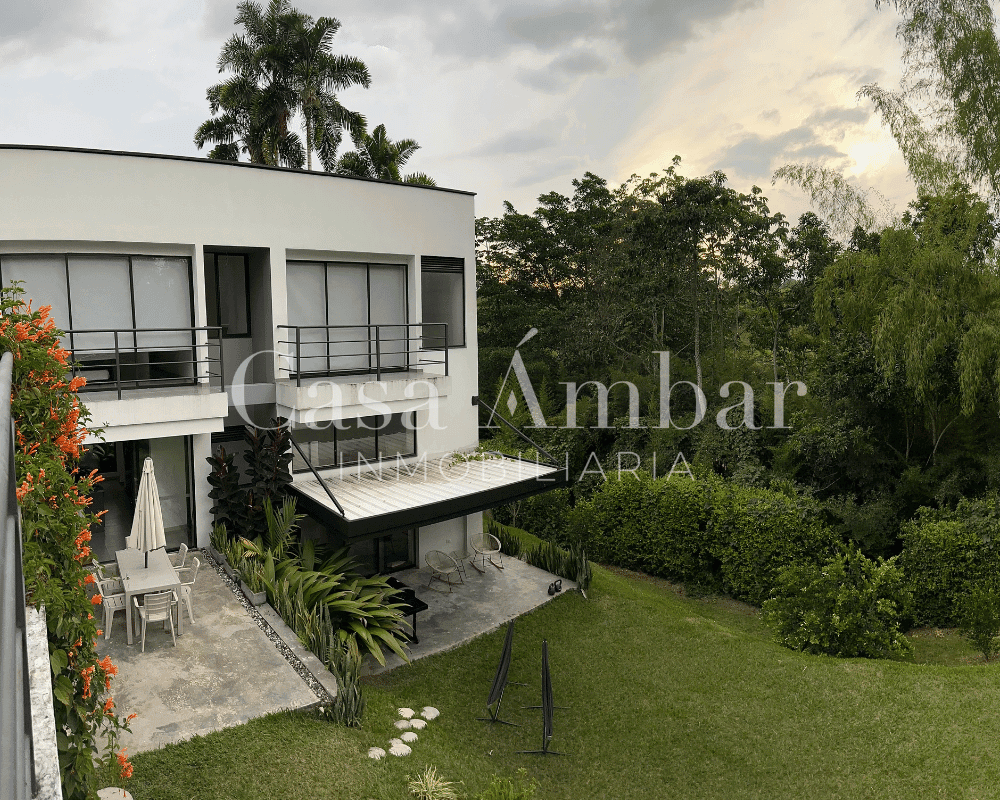 Casa campestre con buenas zonas verde