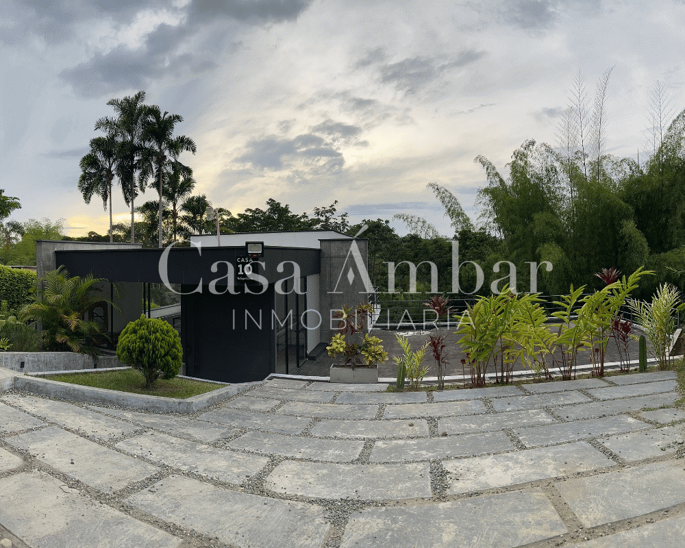 Casa con lote de 1200 m2