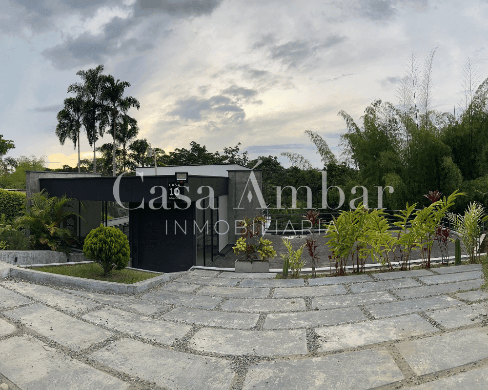 Casa con lote de 1200 m2