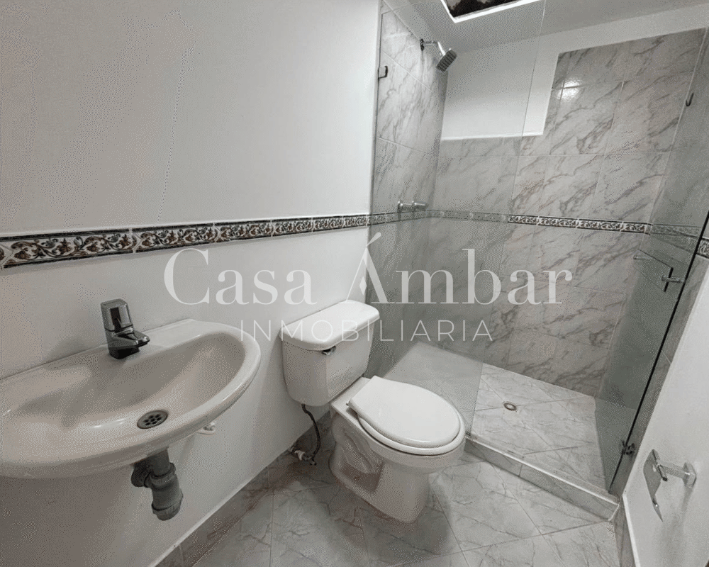 Casa con 4 baños en venta