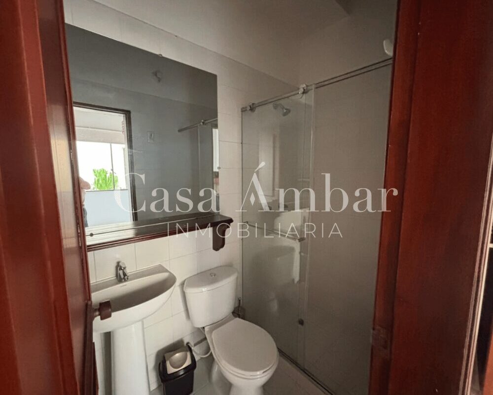 Casa comercial con 5 baños