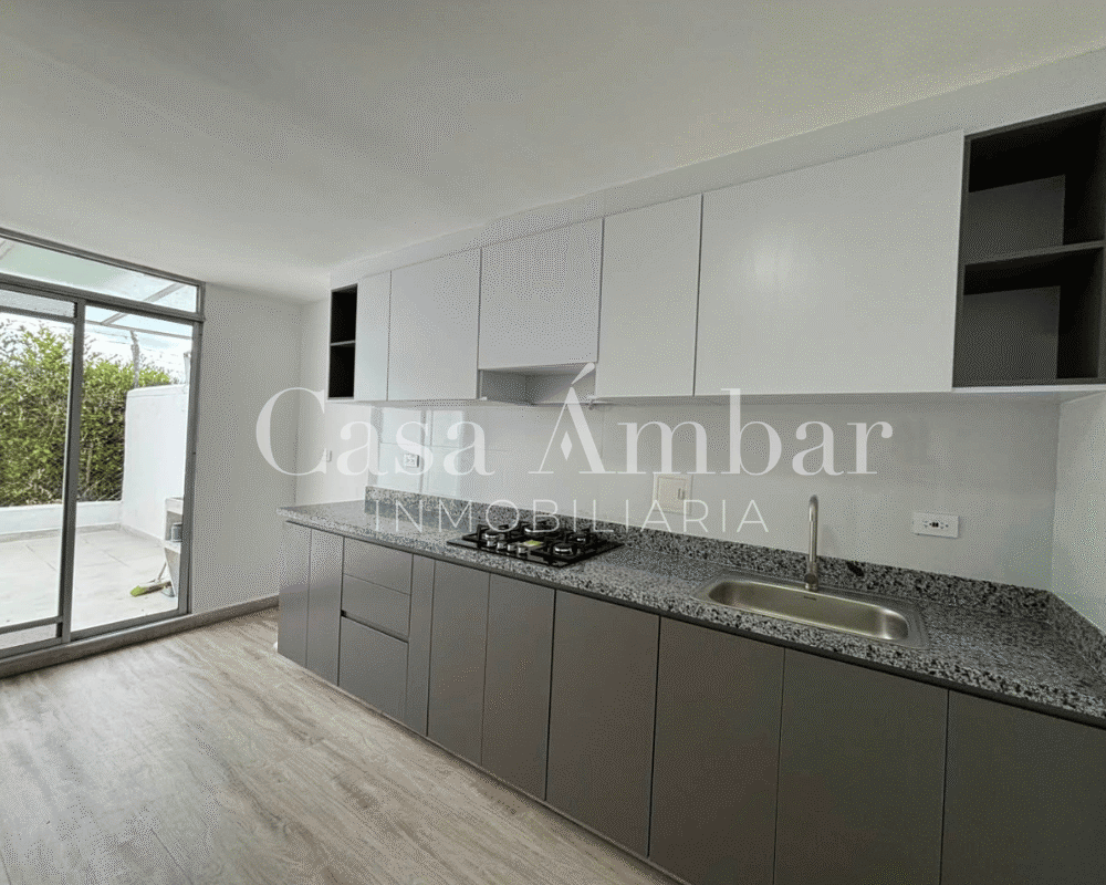 Casa con cocina amplia a la venta