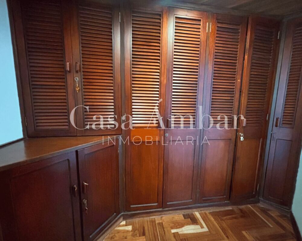 Casa comercial con buen espacio de almacenamiento