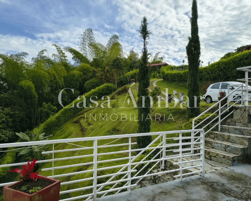 Casa Campestre con amplias zonas verdes