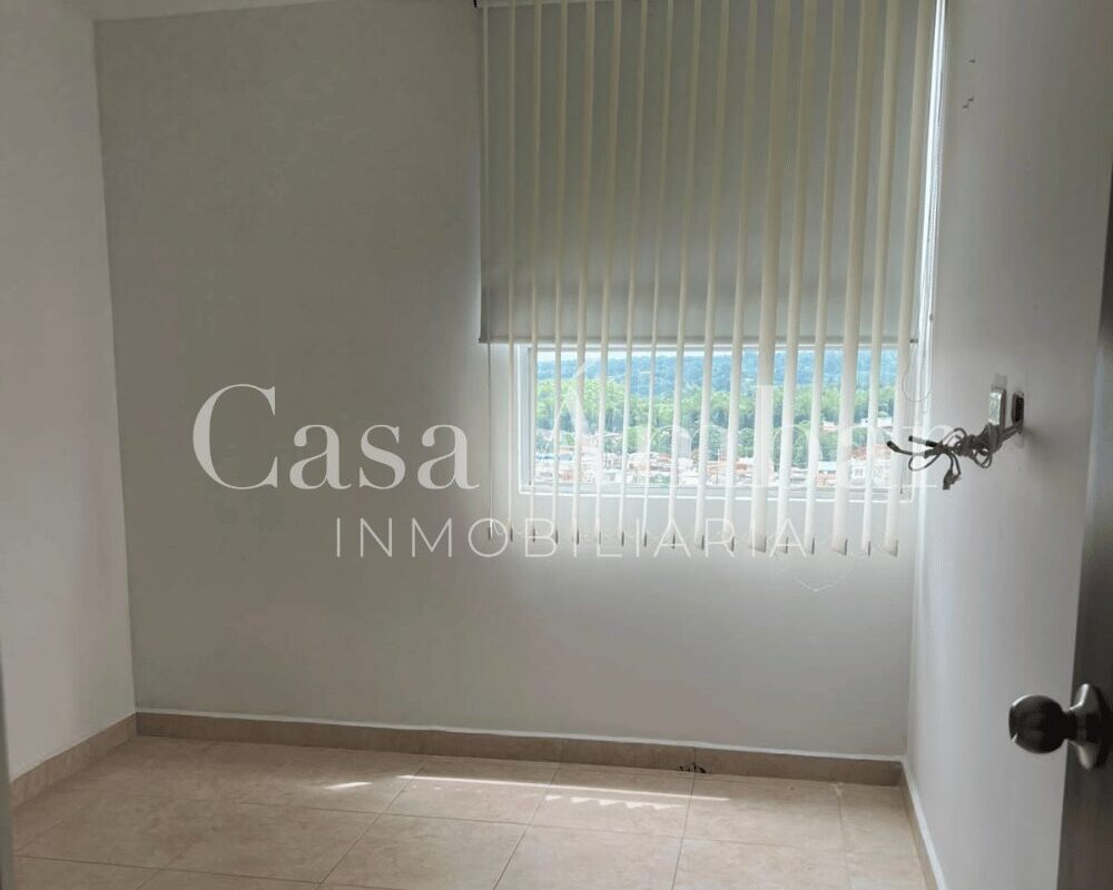 Venta de apartamento con persianas