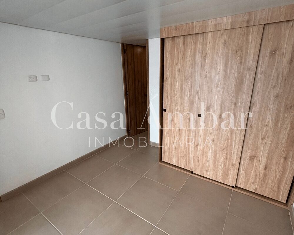 Arriendo con habitaciones con closet