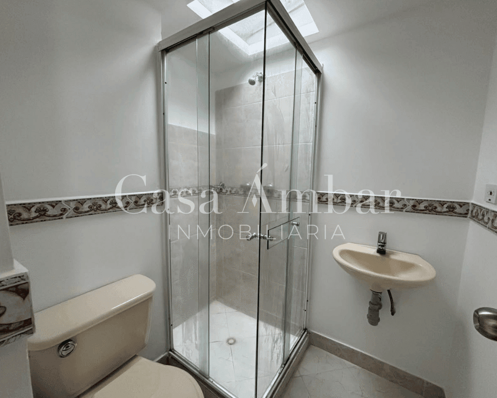 Casa en conjunto cerrado amplia