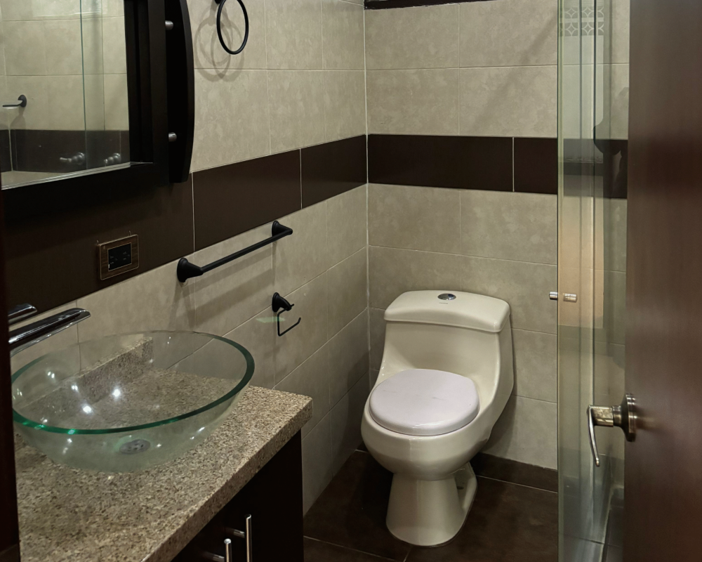 Baño social casa campestre Santa Ana