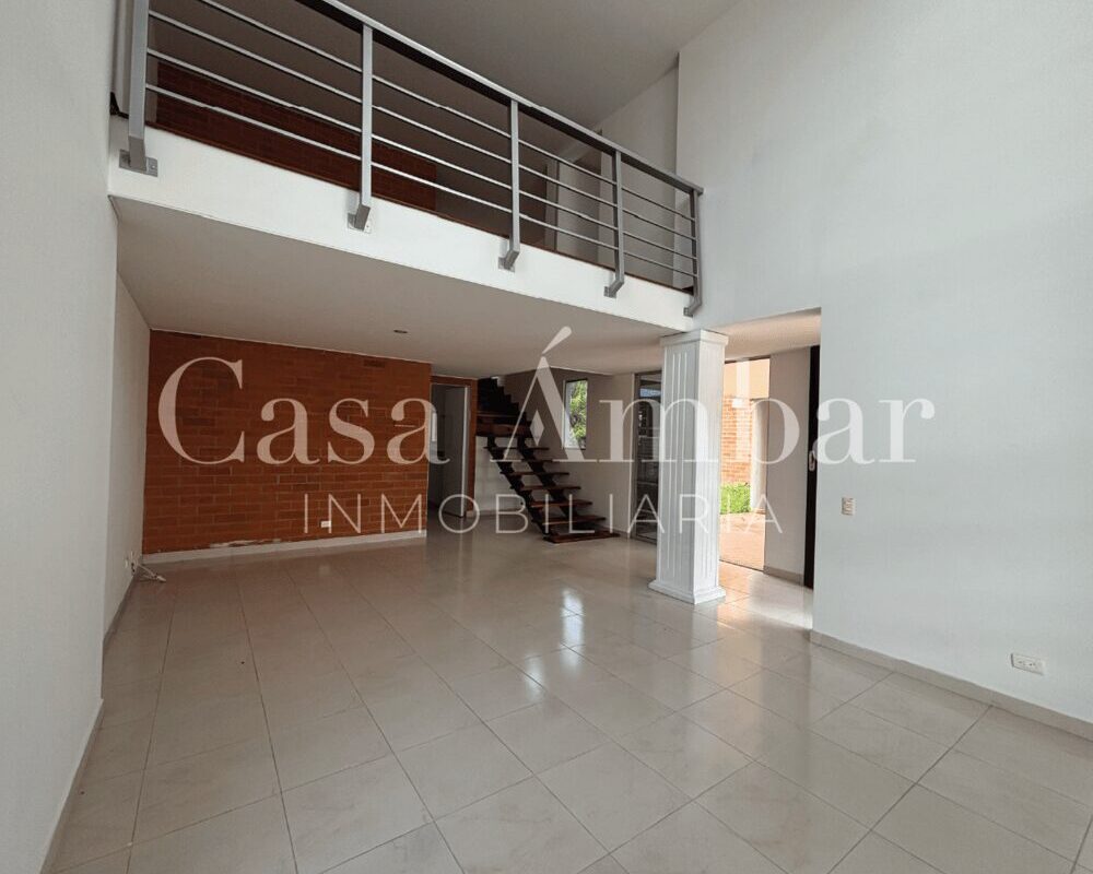 amplia-salacomedor-casa-via-aeropuerto-el-eden