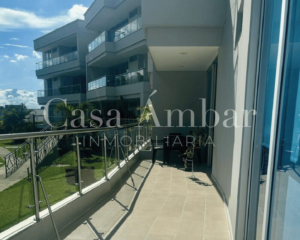 apartasuite-moderno-armenia-quindio-cocina-integral-isla-central-sala-comedor-amplios-zona-home-office