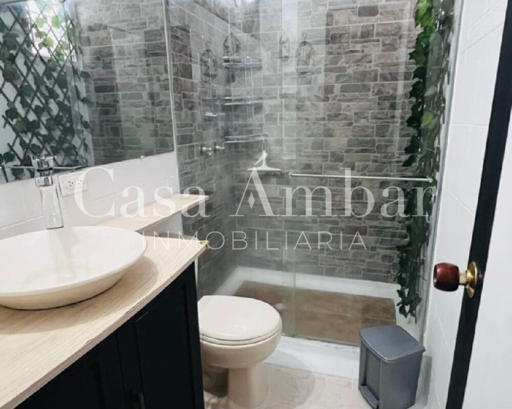 baño-remodelado-apartamento-en-venta-cerca-al-portal-del-quindio