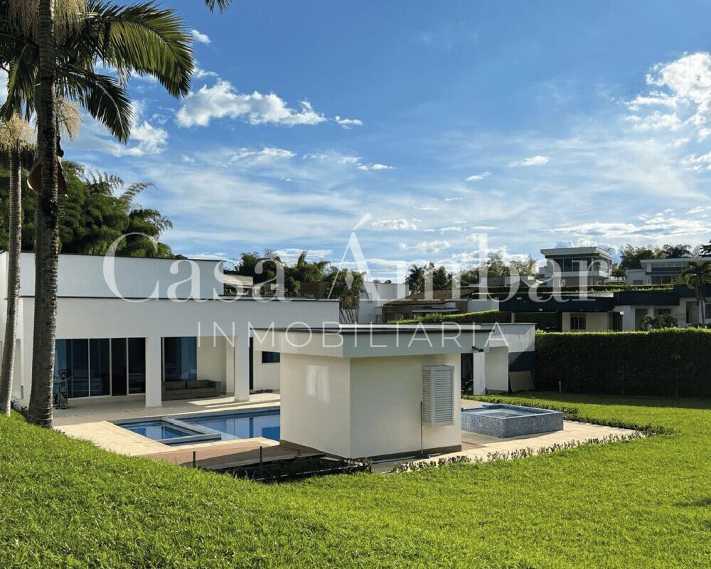 casa-campestre-cerca-al-aeropuerto-el-eden-con-amplio-jardin