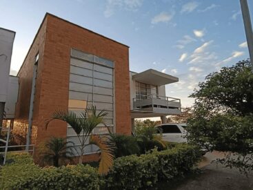 casa-duplex-en-venta-via-aeropuerto-el-eden