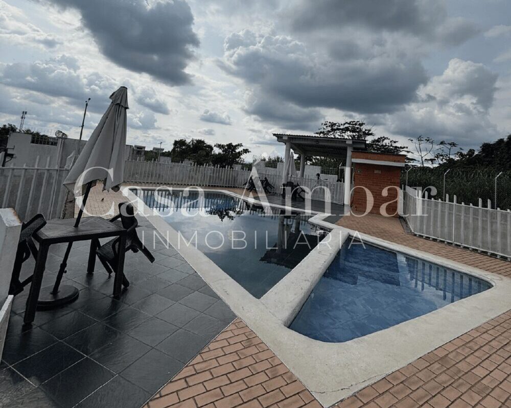 piscina-casa-via-aeropuerto-el-eden