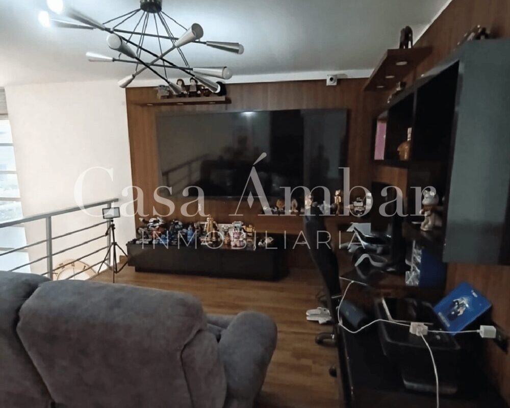 sala-de-televisión-casa-duplex-en-venta-via-aeropuerto-el-eden