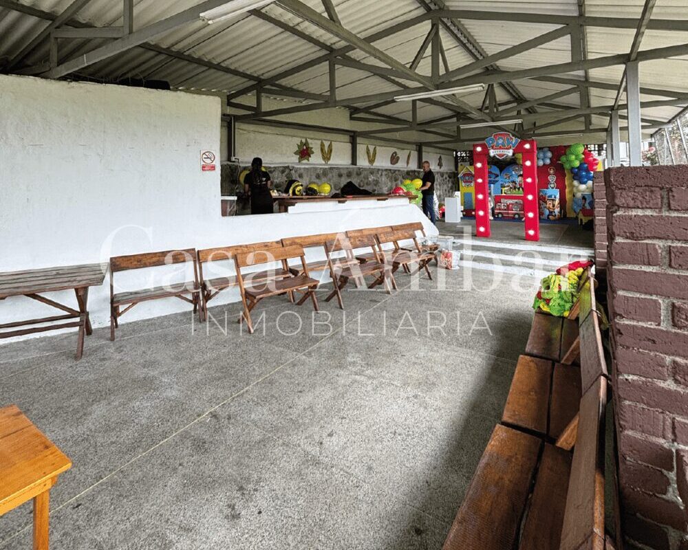 salon-social-casa-campestre-en-venta-via-circasia
